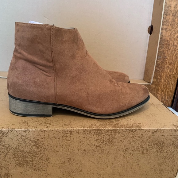 Gently worn tan booties. Only worn area in on the bottom. - Picture 2 of 6